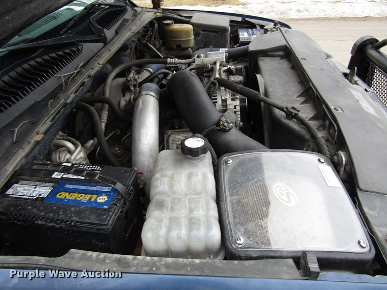 image for item FD9340 2001 Chevrolet Silverado 2500HD Ext. Cab pickup truck