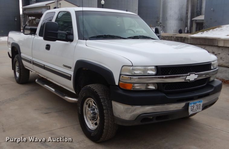 image for item FU9167 2002 Chevrolet Silverado 1500HD Ext. Cab pickup truck