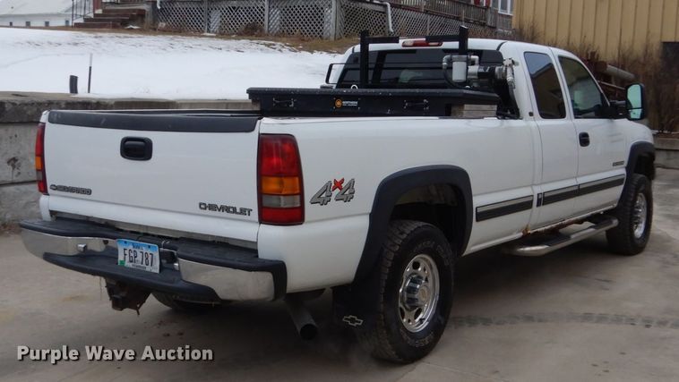 image for item FU9167 2002 Chevrolet Silverado 1500HD Ext. Cab pickup truck
