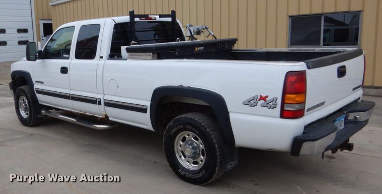image for item FU9167 2002 Chevrolet Silverado 1500HD Ext. Cab pickup truck