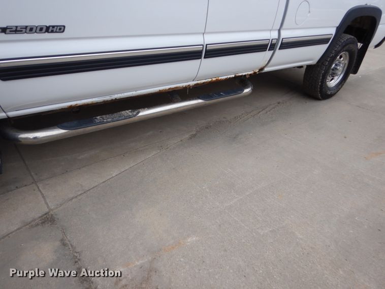 image for item FU9167 2002 Chevrolet Silverado 1500HD Ext. Cab pickup truck