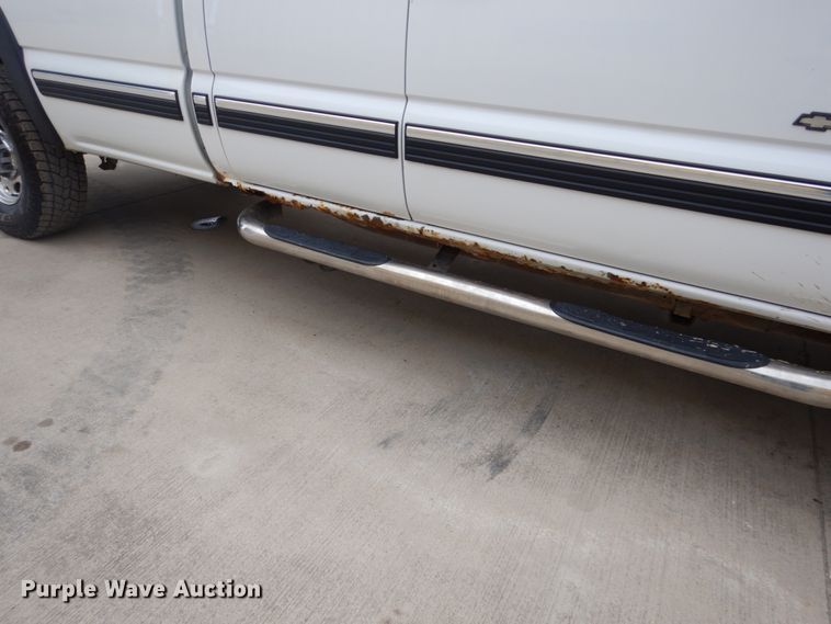 image for item FU9167 2002 Chevrolet Silverado 1500HD Ext. Cab pickup truck