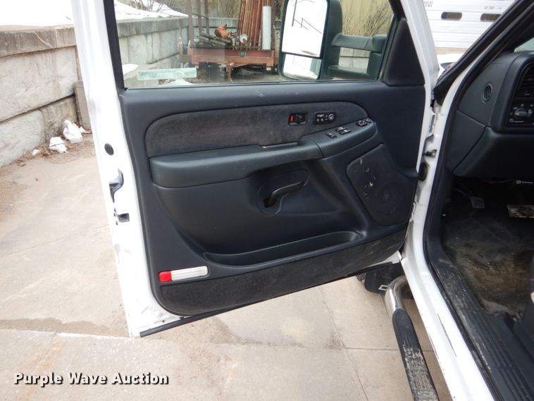 image for item FU9167 2002 Chevrolet Silverado 1500HD Ext. Cab pickup truck