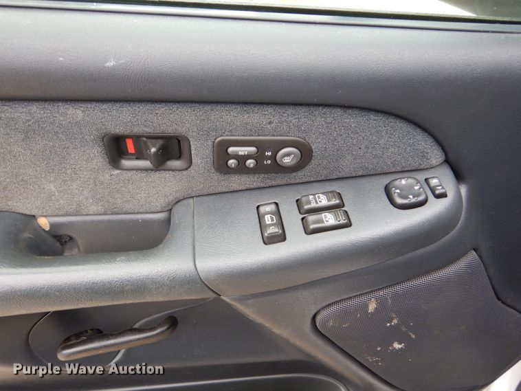 image for item FU9167 2002 Chevrolet Silverado 1500HD Ext. Cab pickup truck