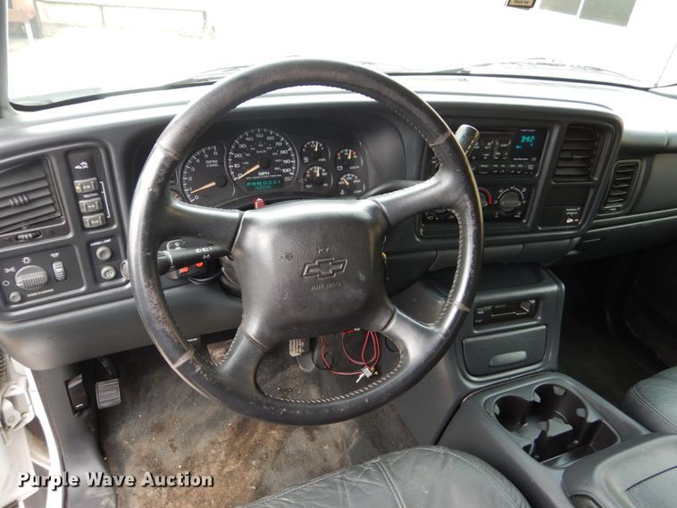 image for item FU9167 2002 Chevrolet Silverado 1500HD Ext. Cab pickup truck