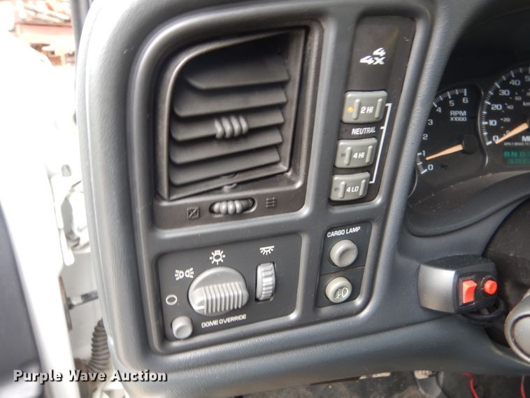 image for item FU9167 2002 Chevrolet Silverado 1500HD Ext. Cab pickup truck