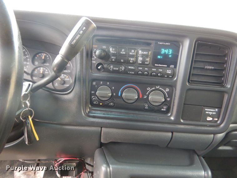 image for item FU9167 2002 Chevrolet Silverado 1500HD Ext. Cab pickup truck