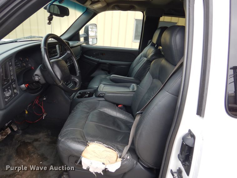 image for item FU9167 2002 Chevrolet Silverado 1500HD Ext. Cab pickup truck