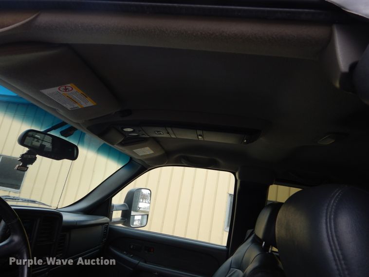 image for item FU9167 2002 Chevrolet Silverado 1500HD Ext. Cab pickup truck