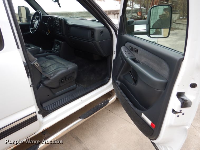 image for item FU9167 2002 Chevrolet Silverado 1500HD Ext. Cab pickup truck