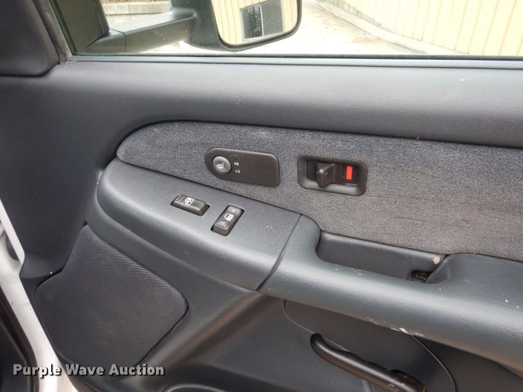 image for item FU9167 2002 Chevrolet Silverado 1500HD Ext. Cab pickup truck