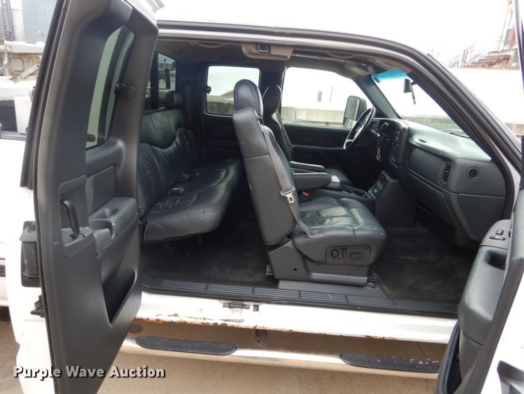 image for item FU9167 2002 Chevrolet Silverado 1500HD Ext. Cab pickup truck