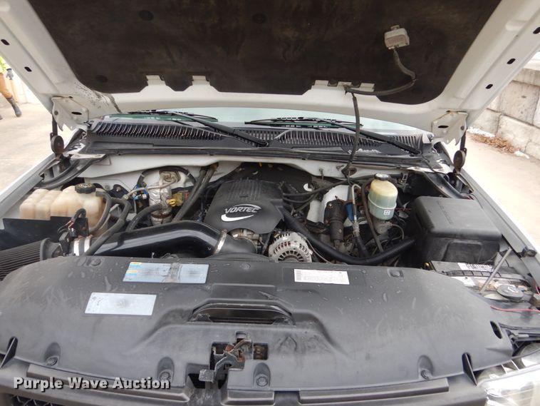 image for item FU9167 2002 Chevrolet Silverado 1500HD Ext. Cab pickup truck