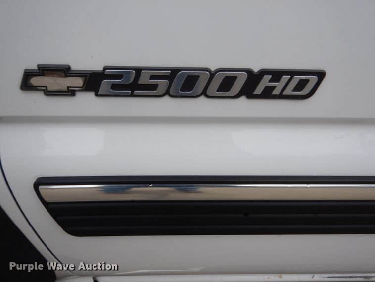 image for item FU9167 2002 Chevrolet Silverado 1500HD Ext. Cab pickup truck