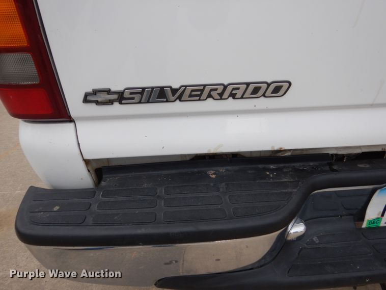 image for item FU9167 2002 Chevrolet Silverado 1500HD Ext. Cab pickup truck