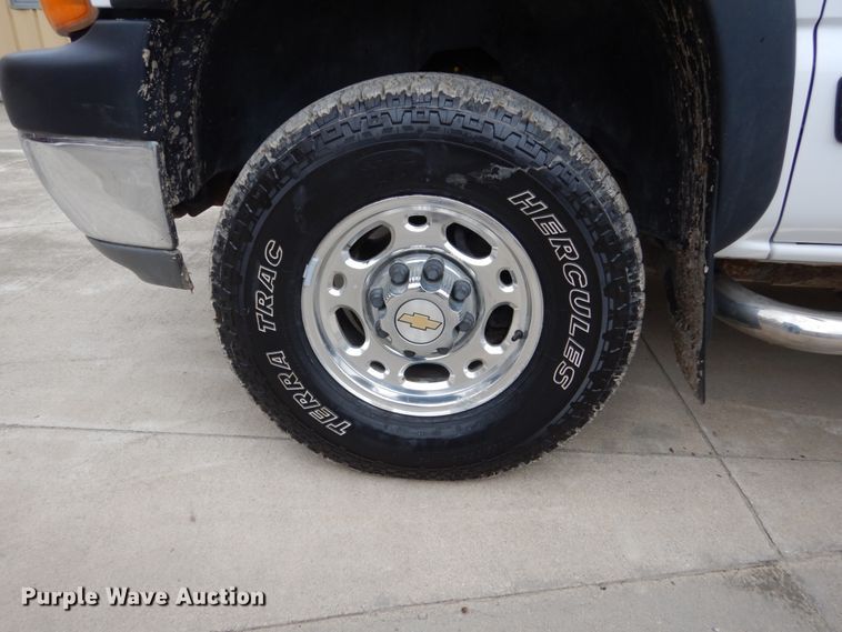 image for item FU9167 2002 Chevrolet Silverado 1500HD Ext. Cab pickup truck