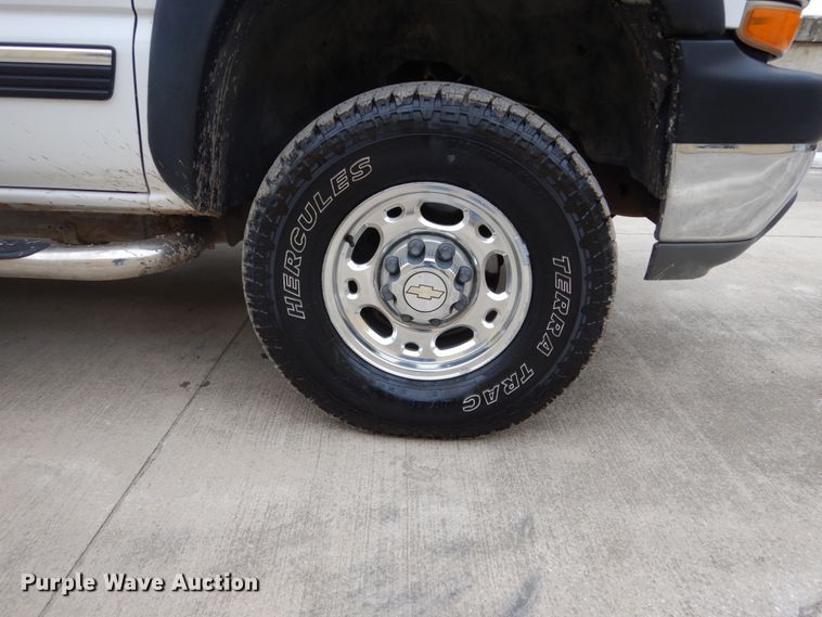 image for item FU9167 2002 Chevrolet Silverado 1500HD Ext. Cab pickup truck