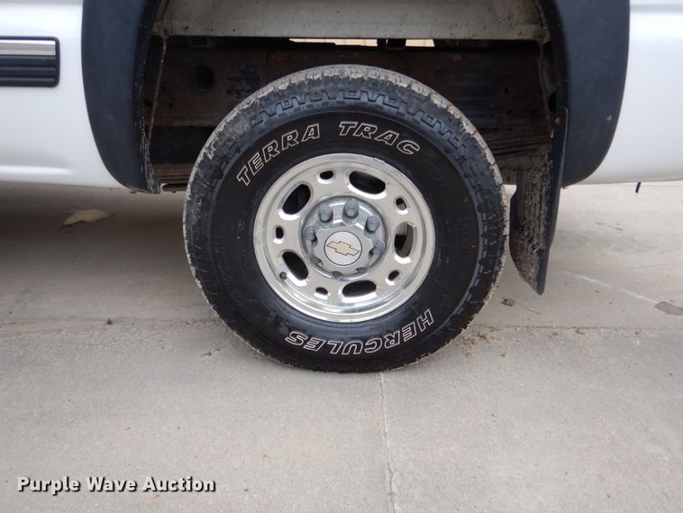 image for item FU9167 2002 Chevrolet Silverado 1500HD Ext. Cab pickup truck