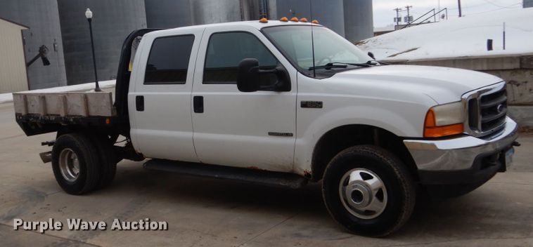 image for item FU9172 2001 Ford F350 Super Duty Crew Cab flatbed pickup truck
