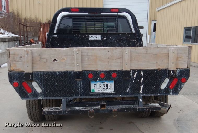 image for item FU9172 2001 Ford F350 Super Duty Crew Cab flatbed pickup truck