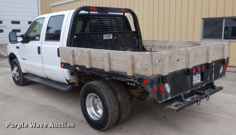 image for item FU9172 2001 Ford F350 Super Duty Crew Cab flatbed pickup truck