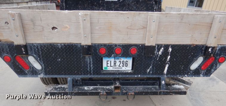 image for item FU9172 2001 Ford F350 Super Duty Crew Cab flatbed pickup truck