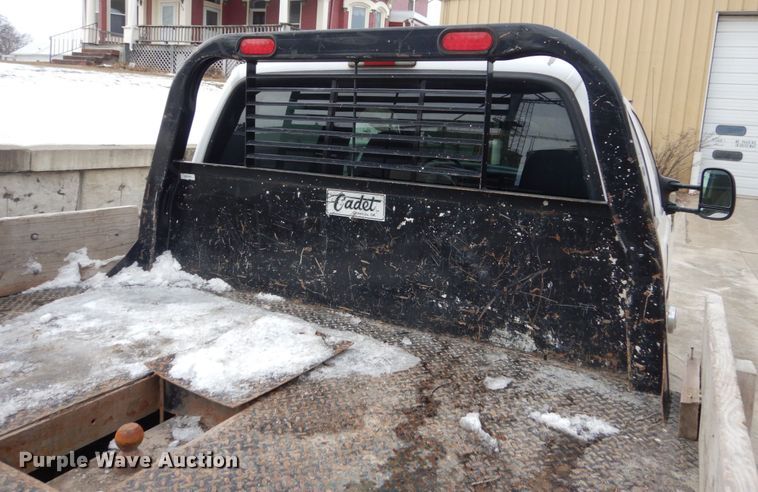 image for item FU9172 2001 Ford F350 Super Duty Crew Cab flatbed pickup truck