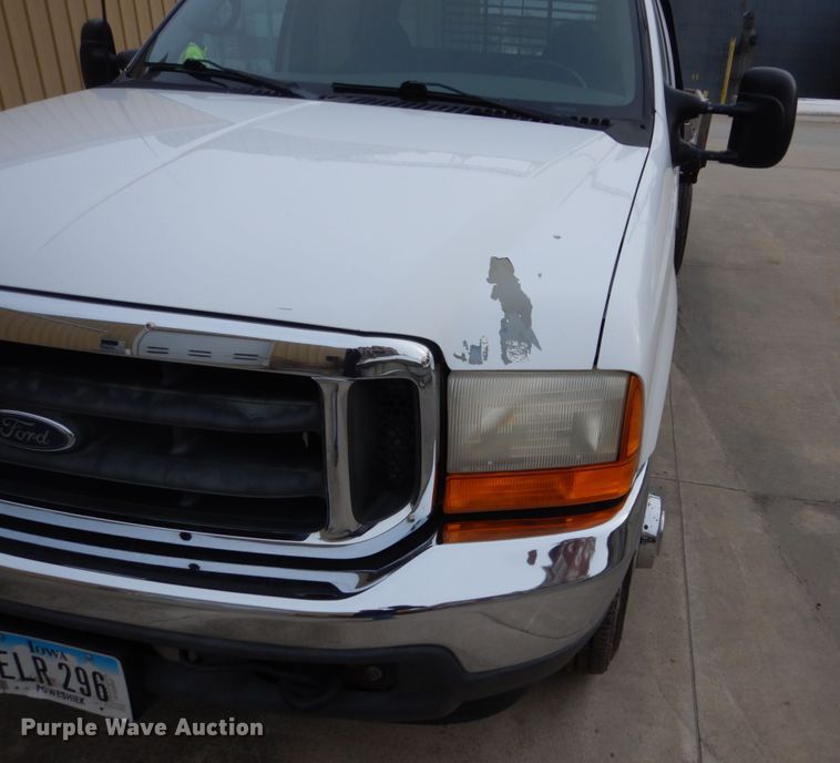 image for item FU9172 2001 Ford F350 Super Duty Crew Cab flatbed pickup truck