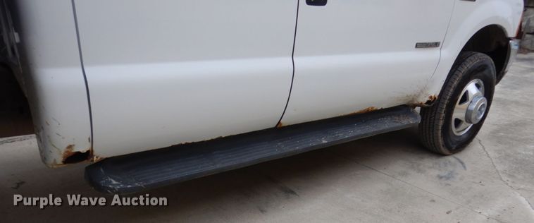 image for item FU9172 2001 Ford F350 Super Duty Crew Cab flatbed pickup truck