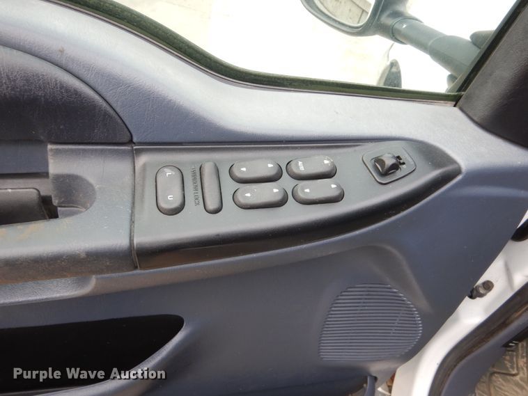 image for item FU9172 2001 Ford F350 Super Duty Crew Cab flatbed pickup truck