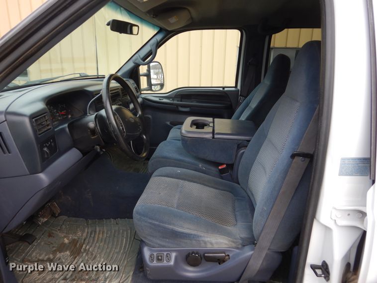 image for item FU9172 2001 Ford F350 Super Duty Crew Cab flatbed pickup truck