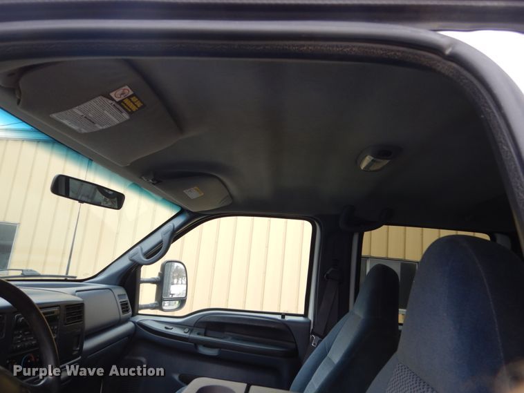 image for item FU9172 2001 Ford F350 Super Duty Crew Cab flatbed pickup truck