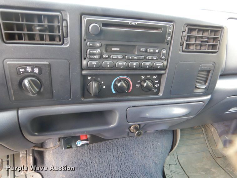 image for item FU9172 2001 Ford F350 Super Duty Crew Cab flatbed pickup truck