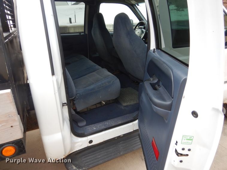 image for item FU9172 2001 Ford F350 Super Duty Crew Cab flatbed pickup truck