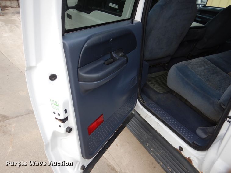 image for item FU9172 2001 Ford F350 Super Duty Crew Cab flatbed pickup truck