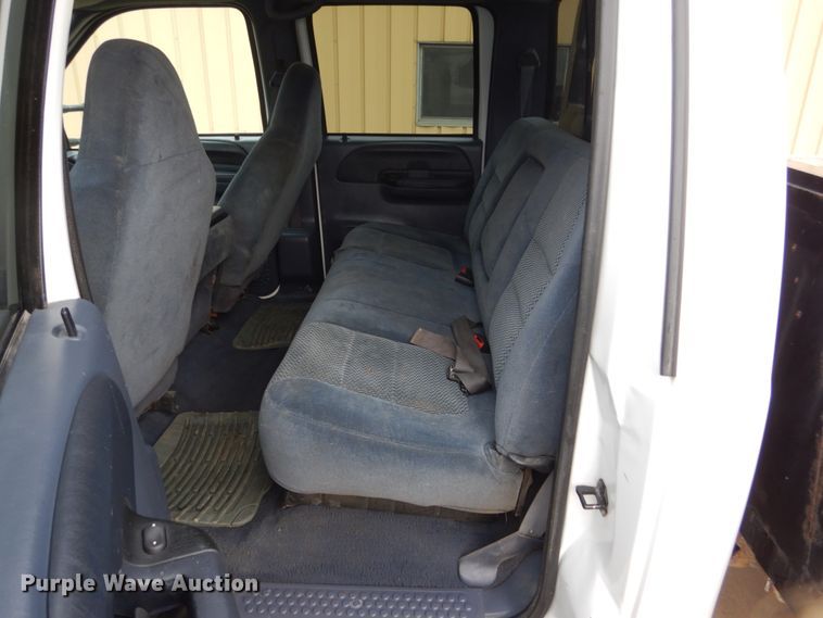 image for item FU9172 2001 Ford F350 Super Duty Crew Cab flatbed pickup truck