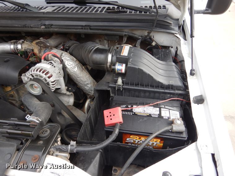 image for item FU9172 2001 Ford F350 Super Duty Crew Cab flatbed pickup truck