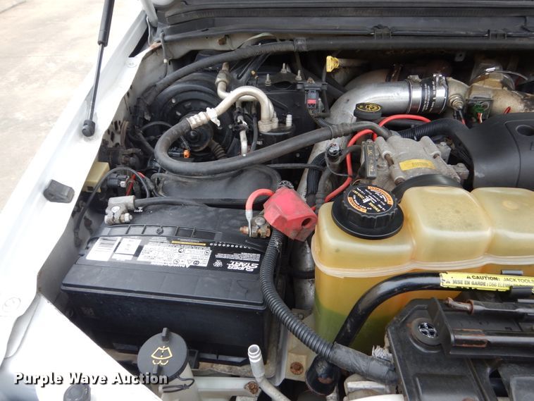 image for item FU9172 2001 Ford F350 Super Duty Crew Cab flatbed pickup truck