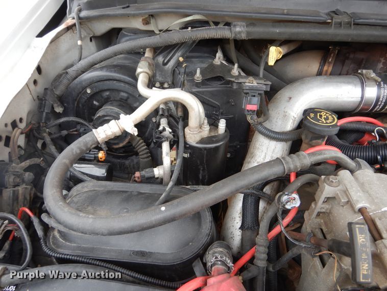 image for item FU9172 2001 Ford F350 Super Duty Crew Cab flatbed pickup truck