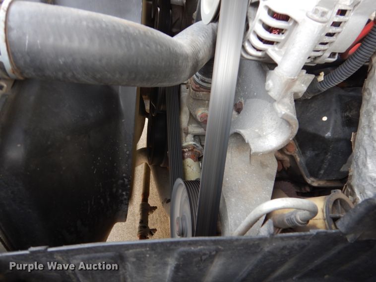 image for item FU9172 2001 Ford F350 Super Duty Crew Cab flatbed pickup truck