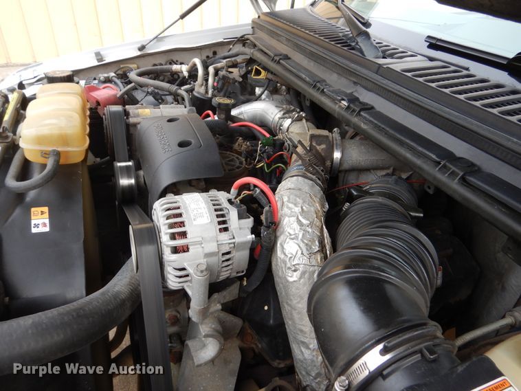 image for item FU9172 2001 Ford F350 Super Duty Crew Cab flatbed pickup truck