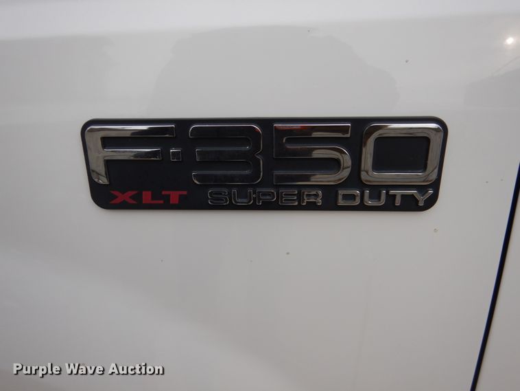 image for item FU9172 2001 Ford F350 Super Duty Crew Cab flatbed pickup truck