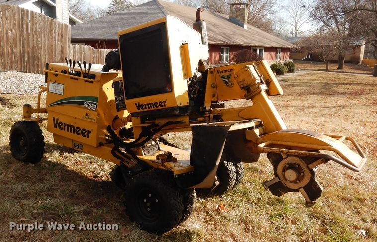 image for item FY9309 2007 Vermeer SC352 stump grinder