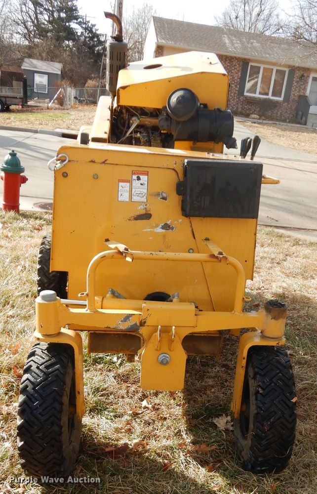image for item FY9309 2007 Vermeer SC352 stump grinder