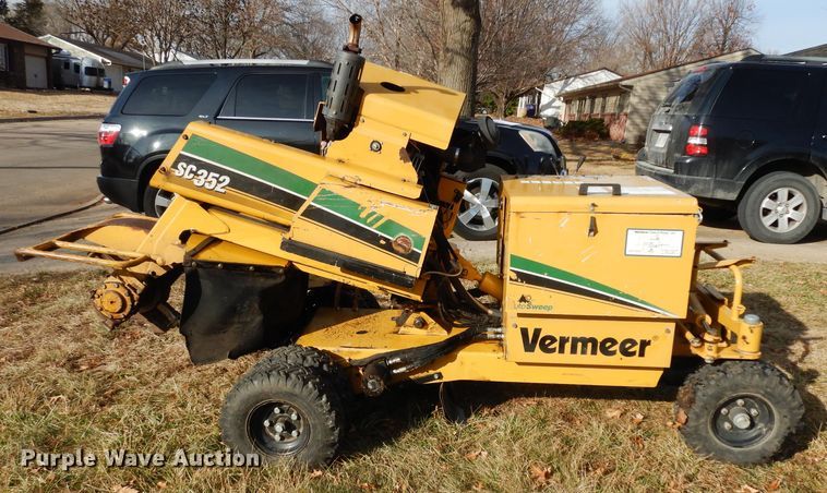 image for item FY9309 2007 Vermeer SC352 stump grinder