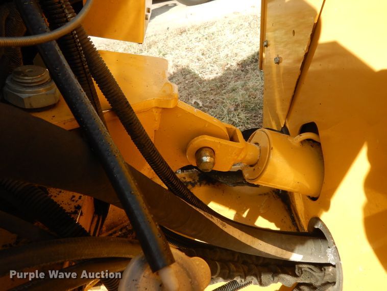 image for item FY9309 2007 Vermeer SC352 stump grinder