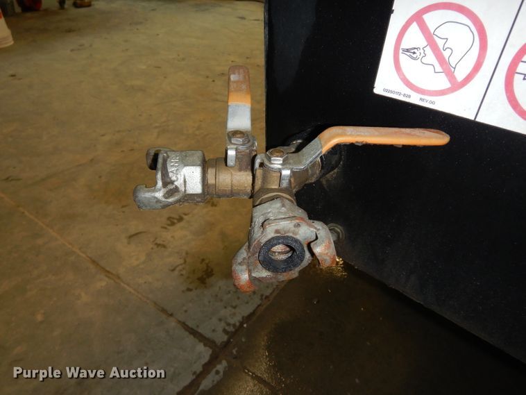 image for item FY9343 2015 Sullair 185 air compressor