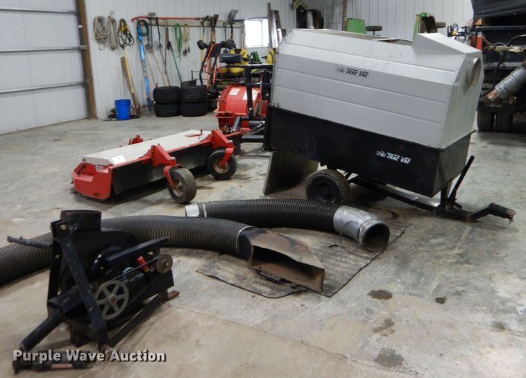 image for item GB9759 Tractor Vac 854 leaf collector dump wagon