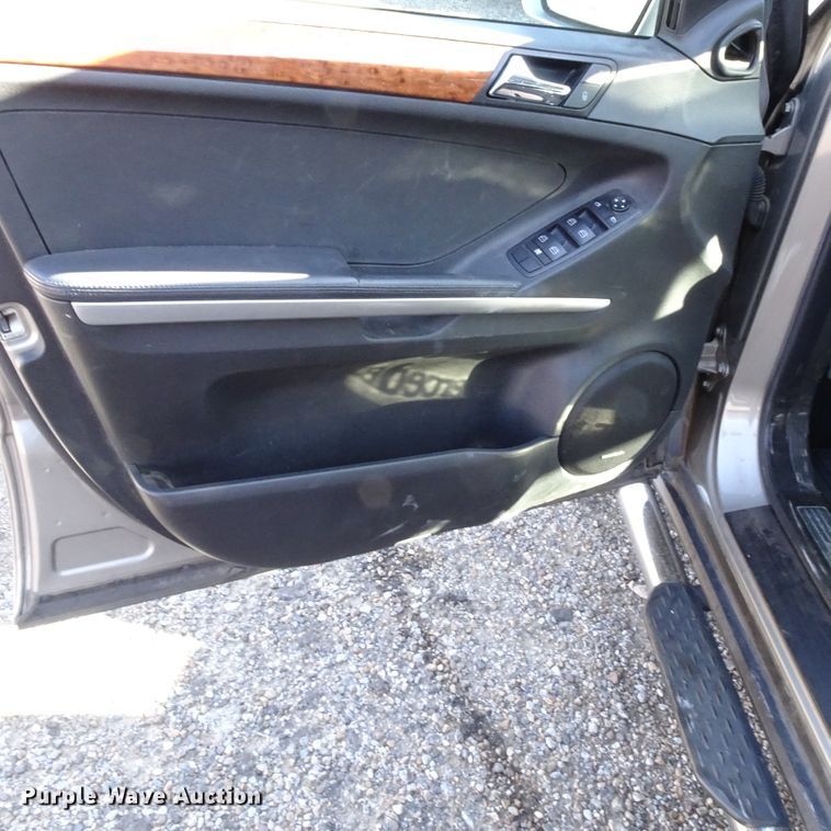 image for item GC9157 2006 Mercedes Benz ML350 SUV