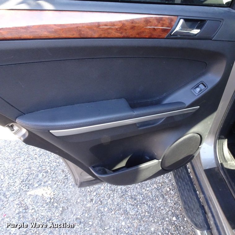 image for item GC9157 2006 Mercedes Benz ML350 SUV